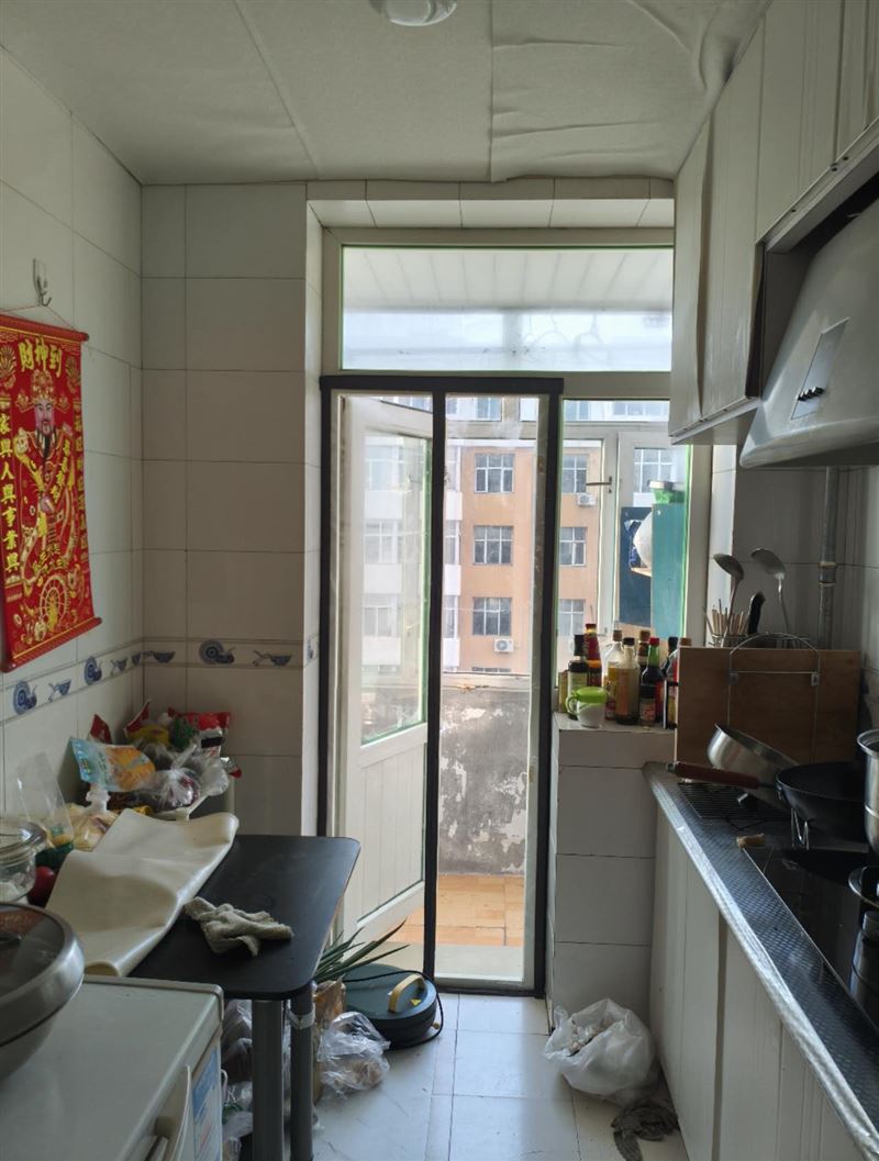 东方花园六楼，出卖