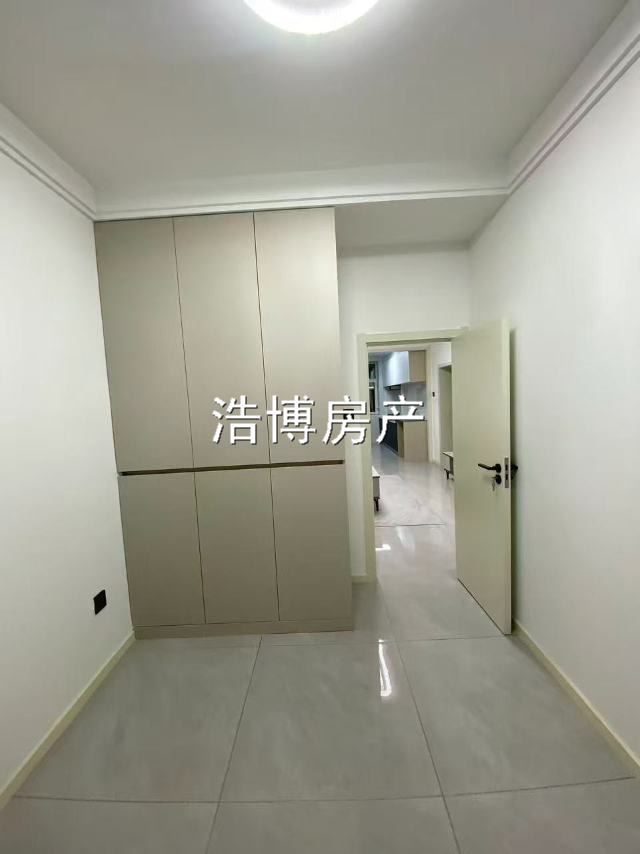 鸿福家园一楼
