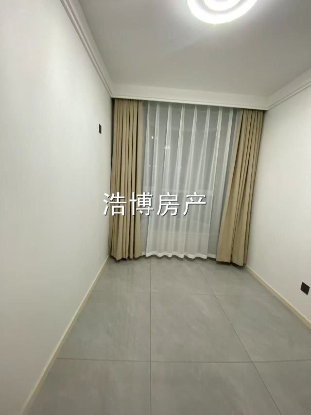 鸿福家园一楼