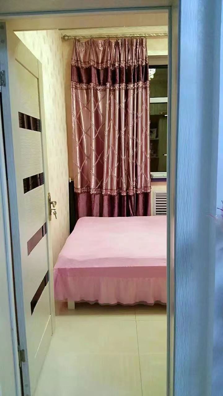 出租旭日小区点式楼，精装两室，南北通透，拎包住