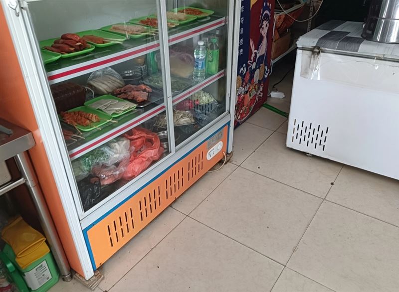 外兑炸串，麻辣烫店