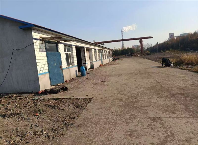 七台河厂房出租， 老来矿北方水泥厂西侧200米，场地面积，7500平方米，平房面积380平方米。