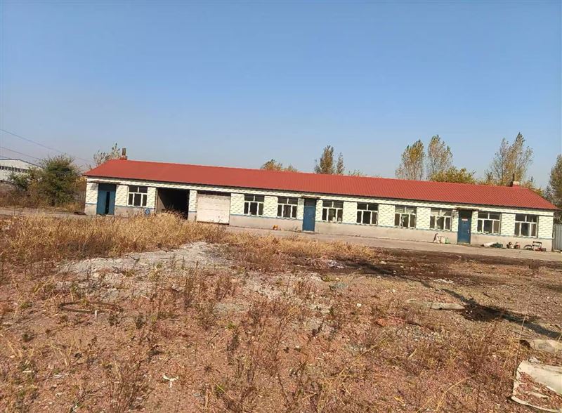 七台河厂房出租， 老来矿北方水泥厂西侧200米，场地面积，7500平方米，平房面积380平方米。