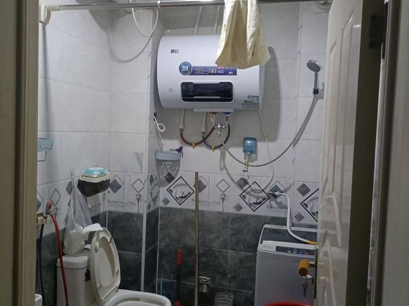 出租楼房万宝小区四楼