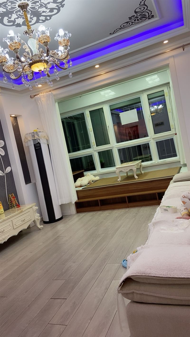 银达八楼电梯房