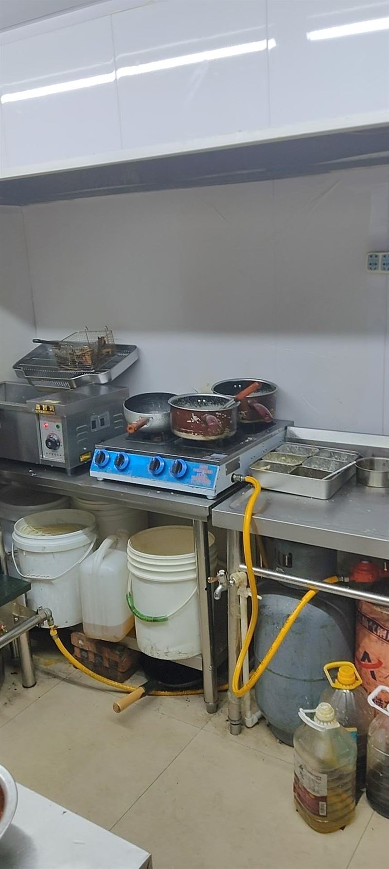 大学侧门快餐店转让