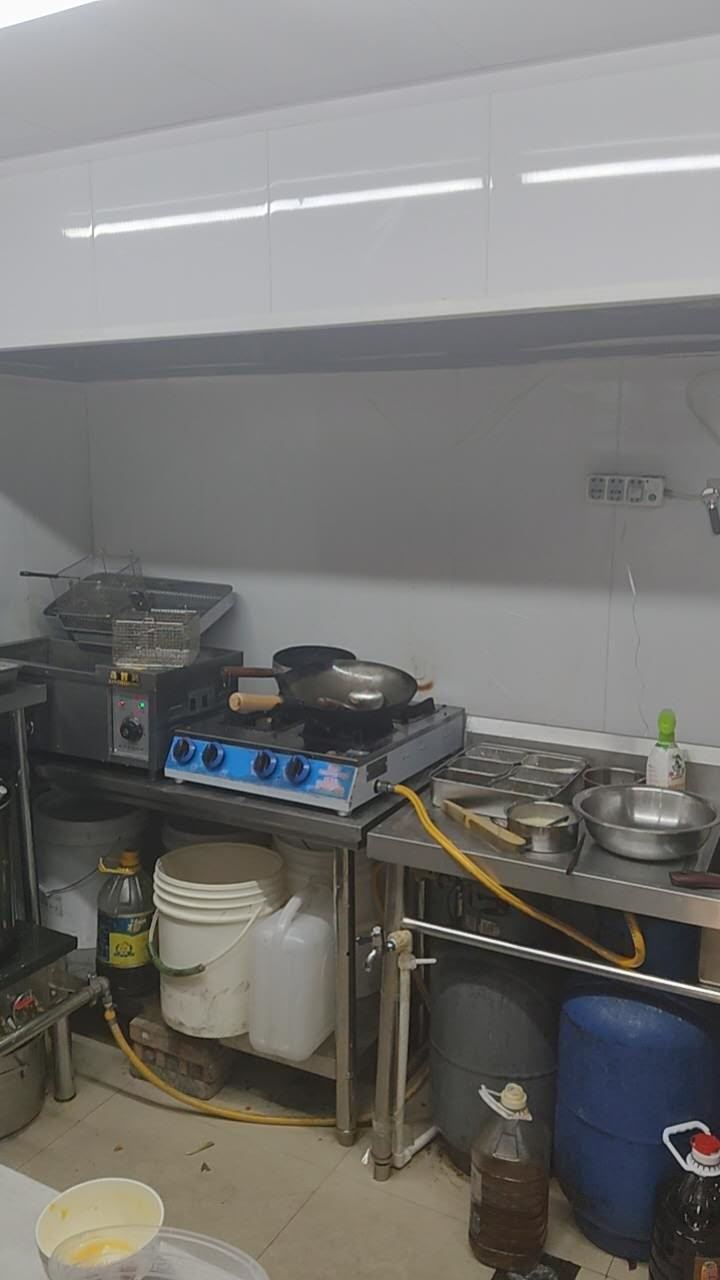 七台河大学侧门快餐店