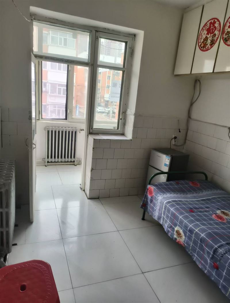 租铁西三楼