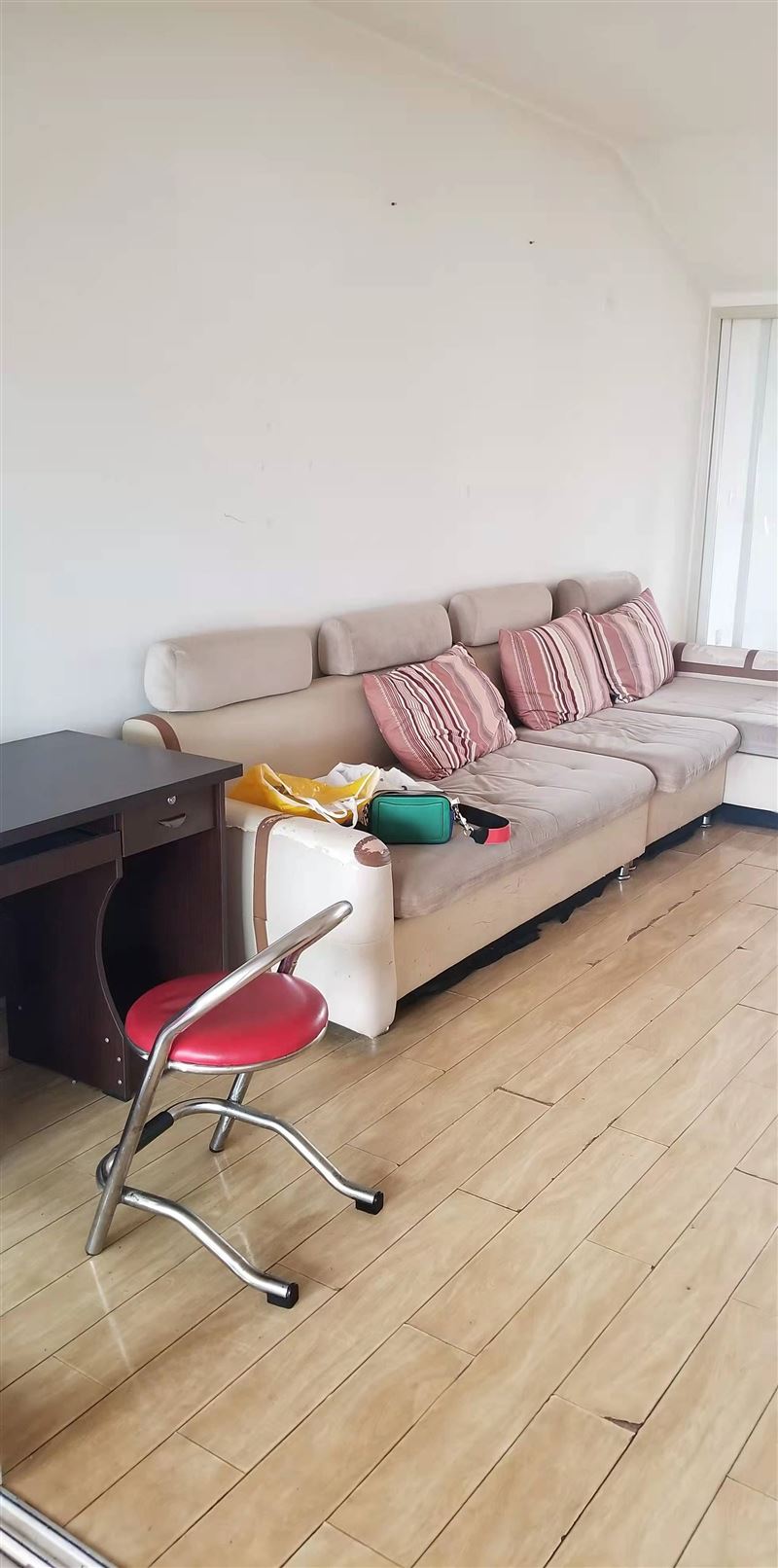 东方名苑八楼阁楼出租